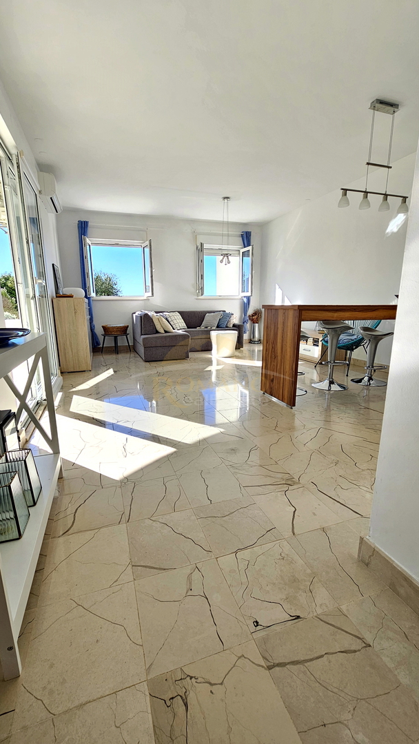 Prostoren dvosobni stan z odprtim pogledom na morje – Trogir, Balan